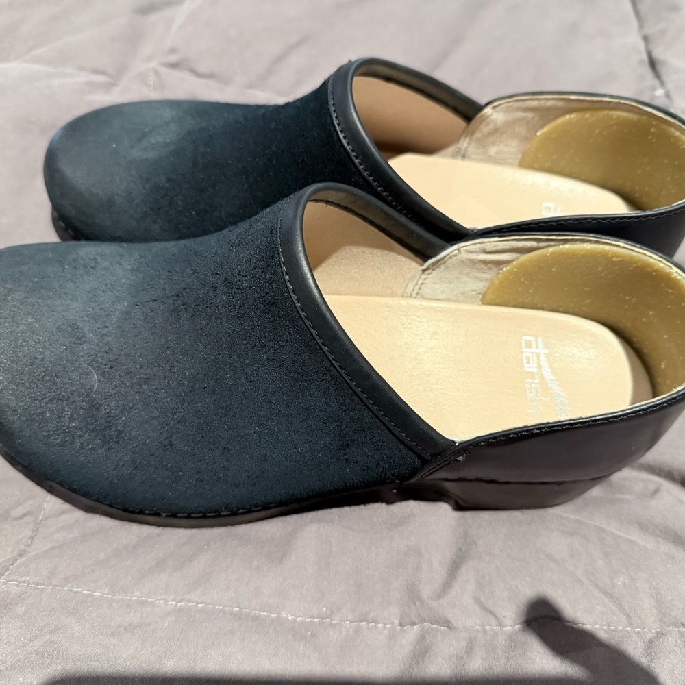 NIB Dansko Brenna Black Burnished Suede size 39 - Picture 2 of 4